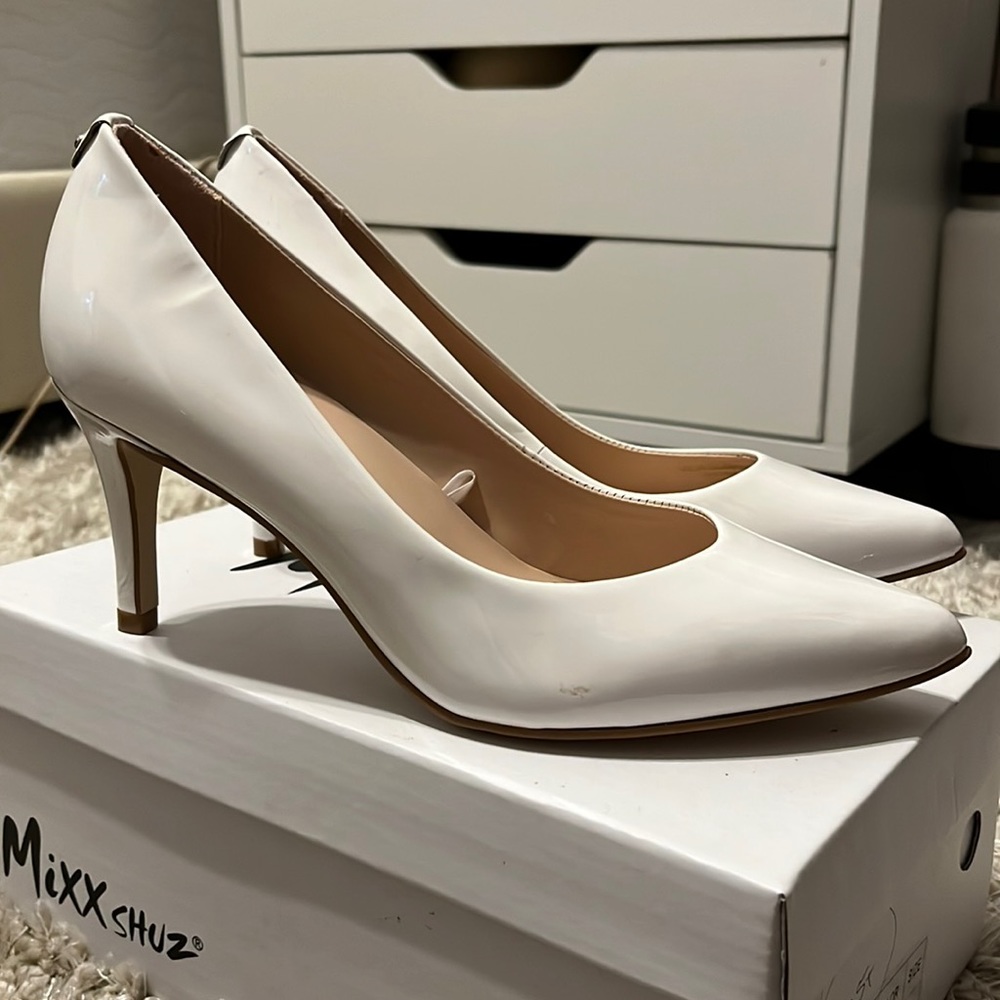 Almost brand new Kate Spade Pumps size 6